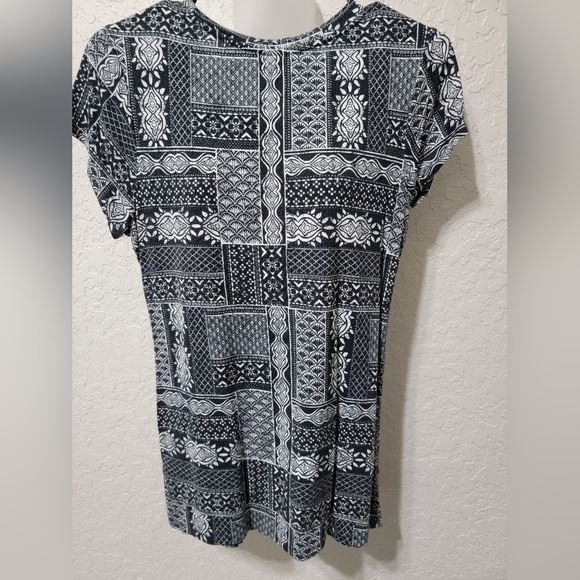 Patterned H&M T-shirt - Picture 2 of 3